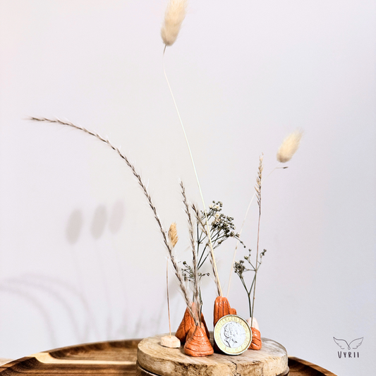Miniature Bud Vase Set with Dried Flowers: Fountains