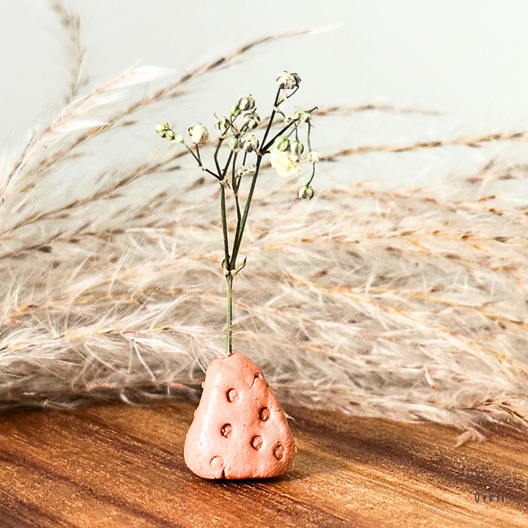 Miniature Bud Vase Set with Dried Flowers: Fountains