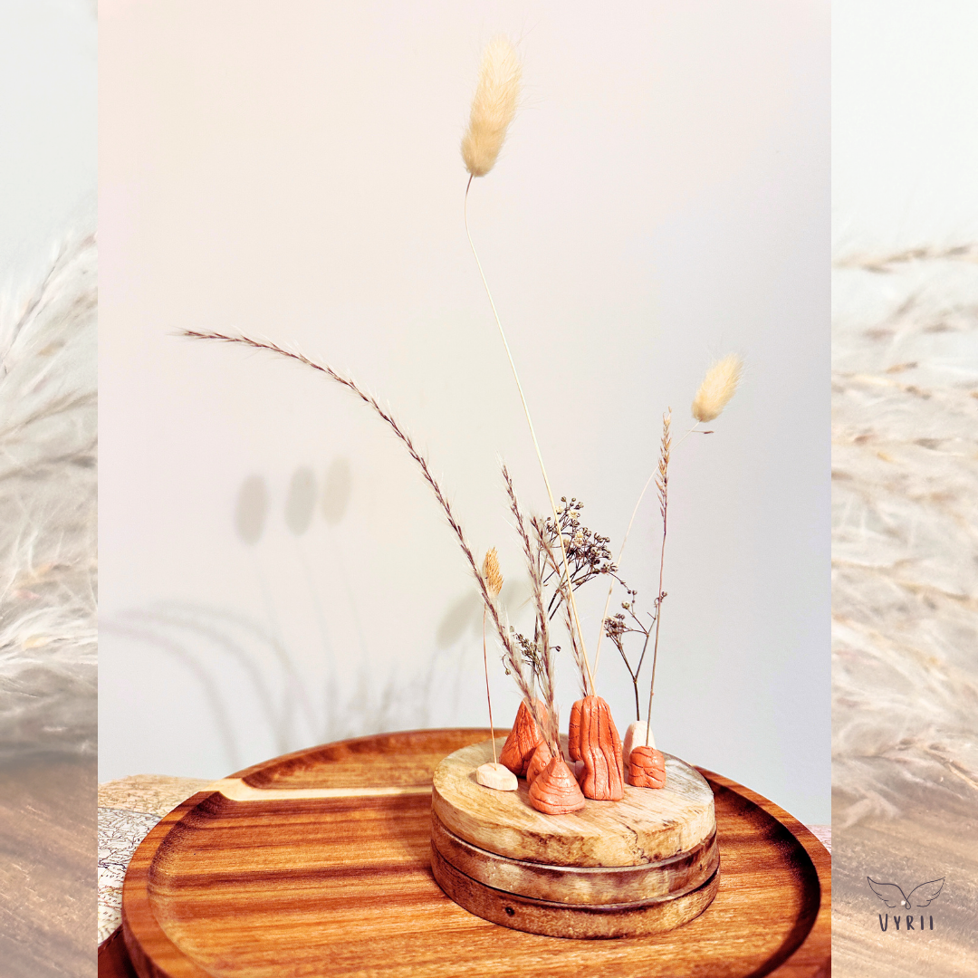Miniature Bud Vase Set with Dried Flowers: Fountains