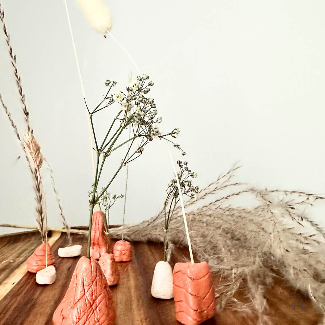 Miniature Bud Vase Set with Dried Flowers: Fountains
