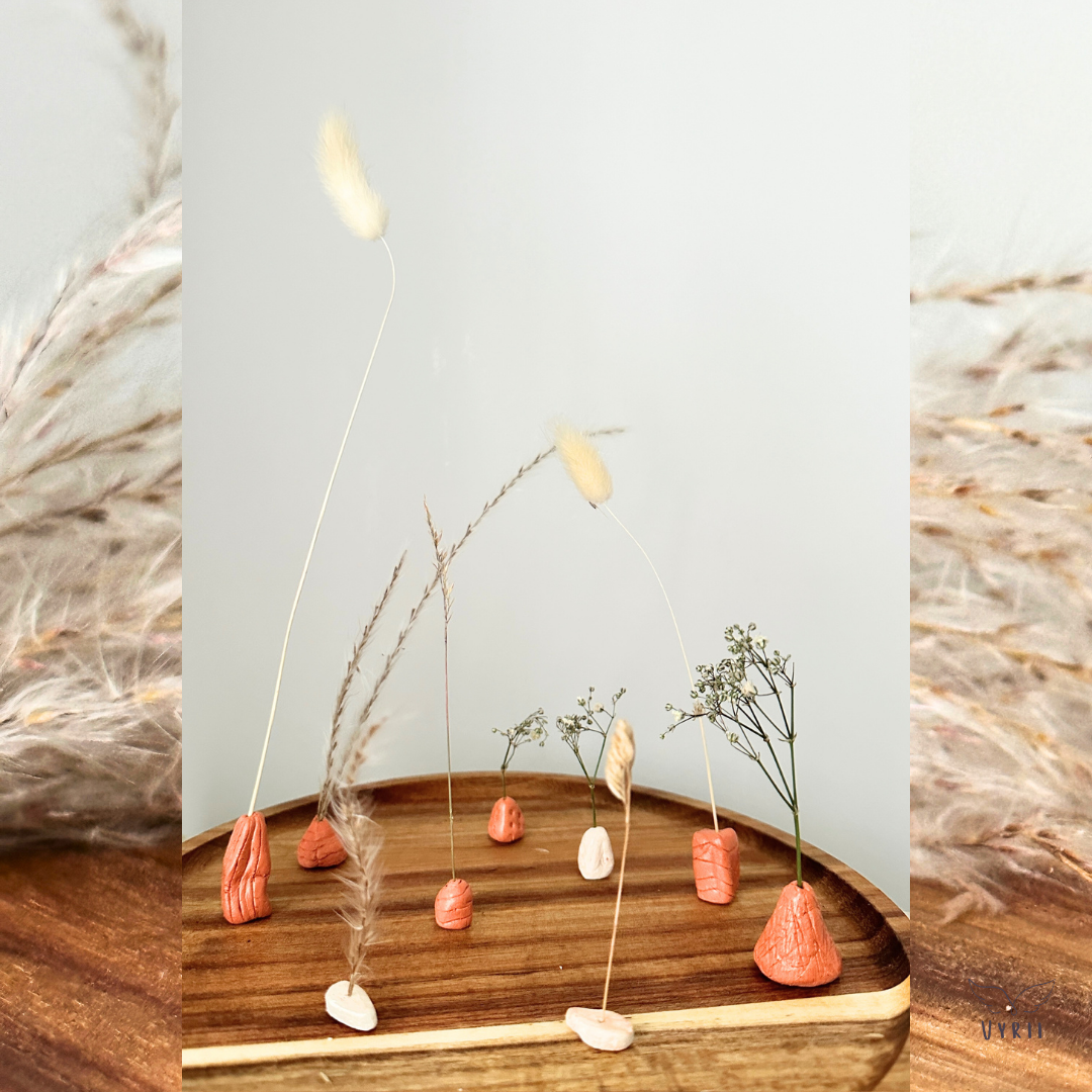 Miniature Bud Vase Set with Dried Flowers: Fountains