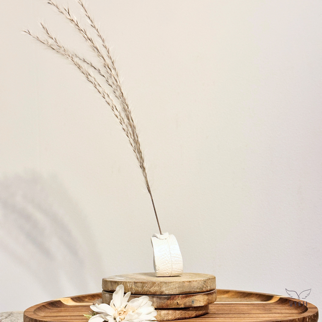 Miniature Folded Leaf Vase - Hutton