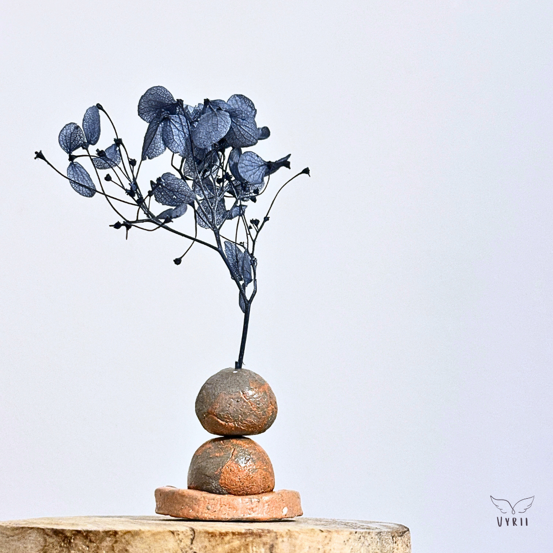 Miniature Pebbles & Ring Stand Set: Sutton