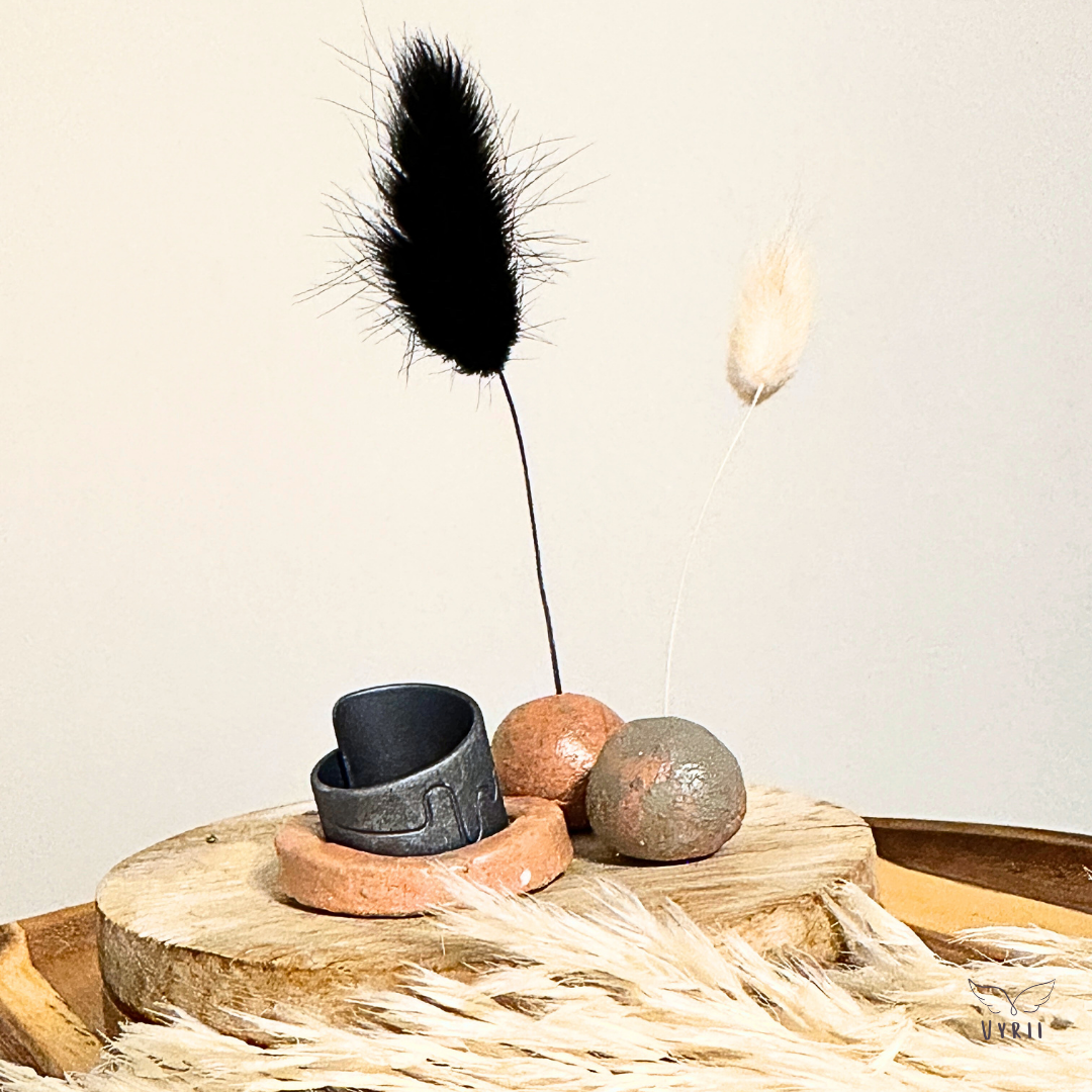 Miniature Pebbles & Ring Stand Set: Sutton